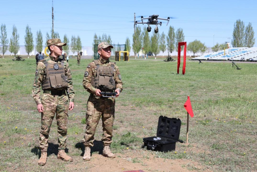 Министр обороны наградил лучших операторов систем БПЛА