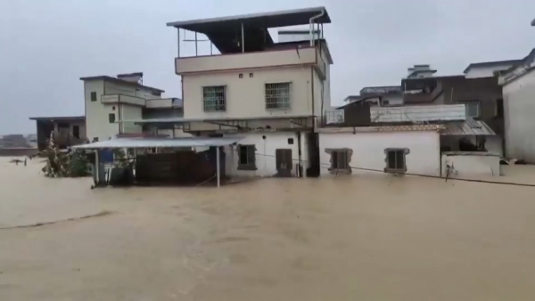 Китай объявил «оранжевый» уровень опасности из-за наводнений