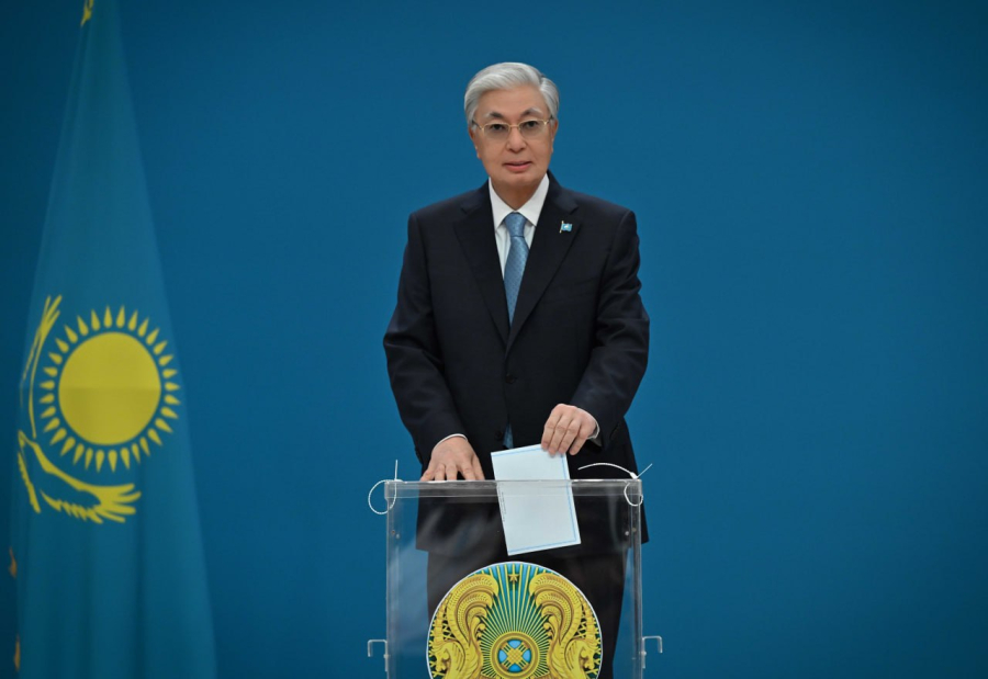 Президент проголосовал на выборах депутатов Курултая