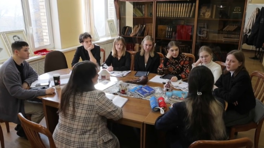 Студенты в Москве изучают казахский язык