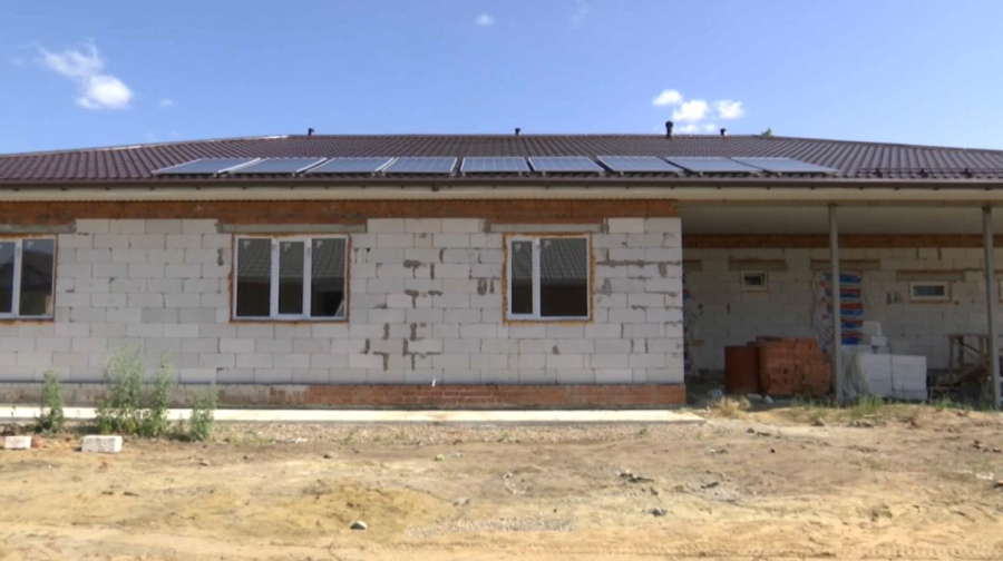 Тобыл тұрғыны күн көзінен электр қуатын өндіріп, табыс тауып отыр