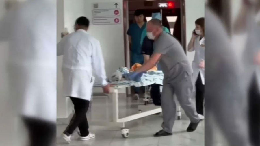 Басына кірпіш құлаған баланың жағдайы ауыр