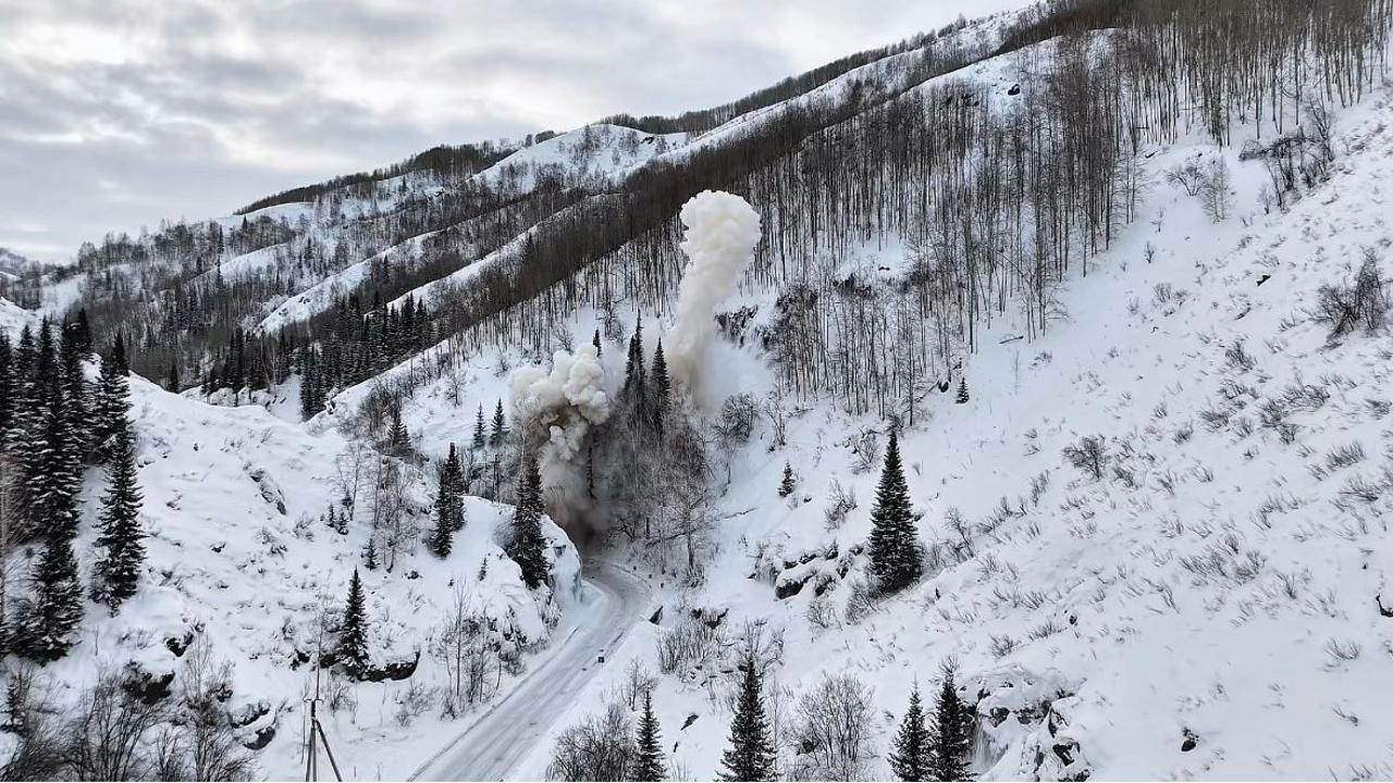 МЧС предупреждает о риске схода лавин в горах Алматы