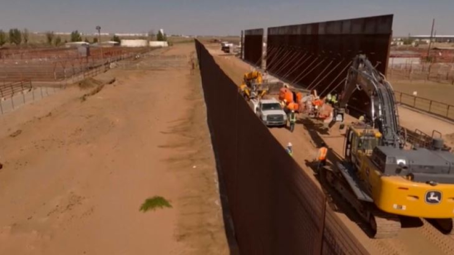 Трамп приказал покрасить стену на границе в чёрный