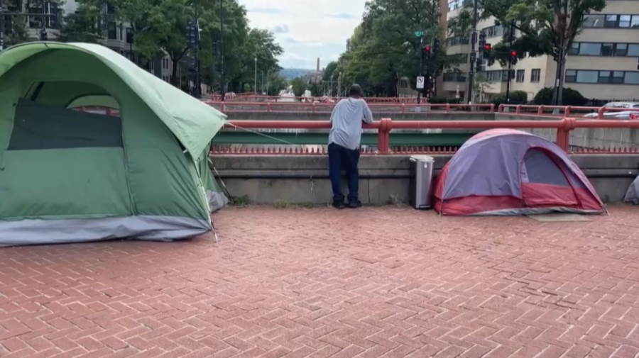 Трамп Вашингтоннан қаңғыбастарды көшіруді ұсынды