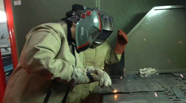 Павлодарские студентки осваивают сварочное дело