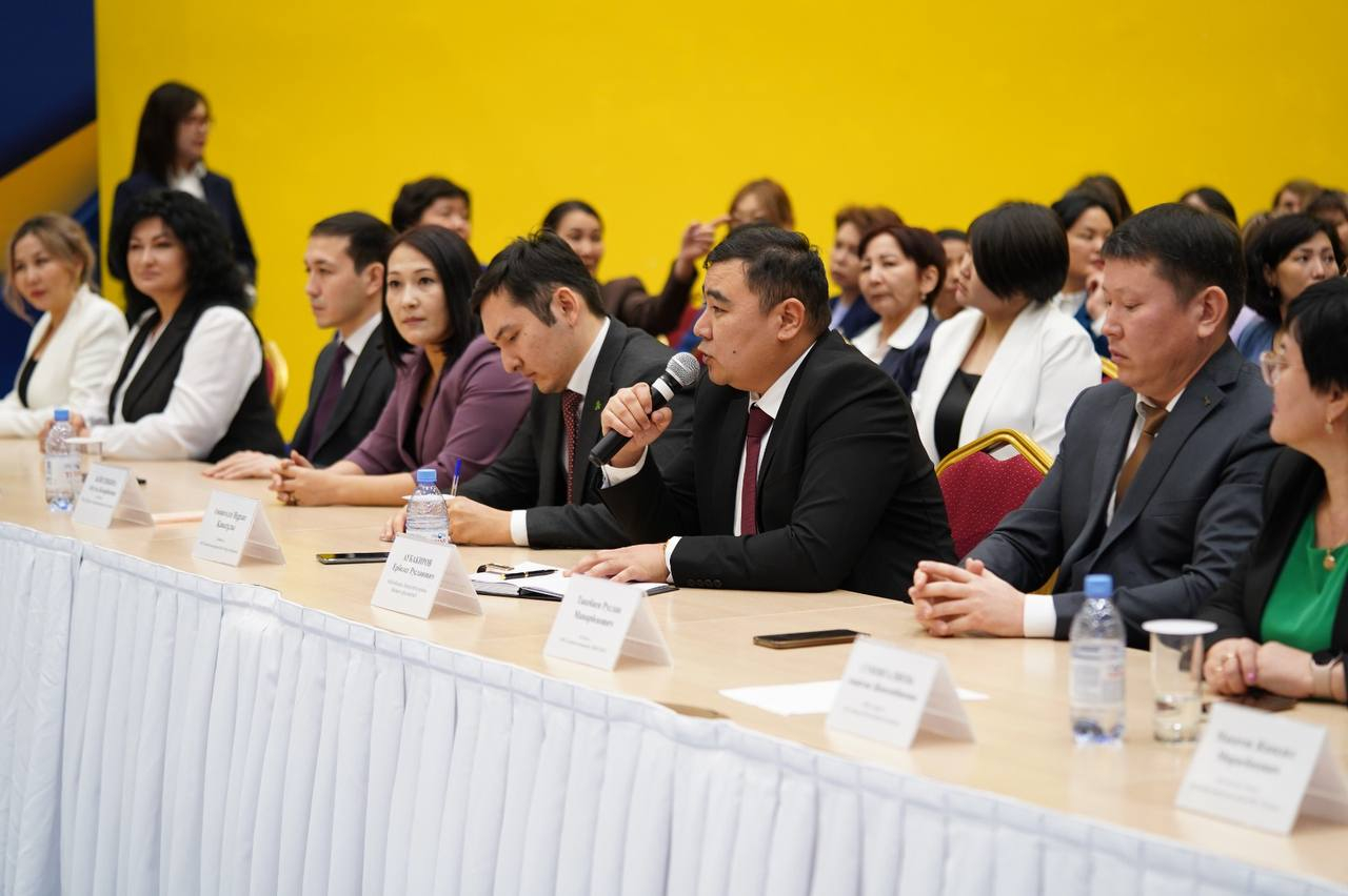 40 директоров из кадрового резерва возглавили «Келешек мектептері»