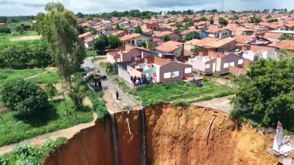 Бразилиядағы қала жерге жұтылып барады