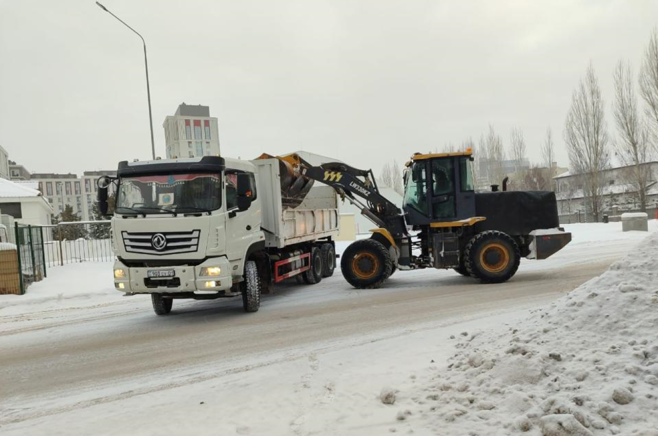 В уборке снега в Астане участвуют более 3 000 рабочих
