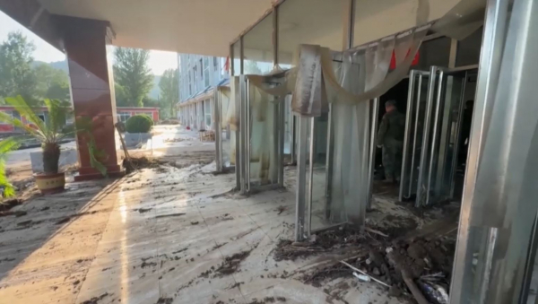 Қытайда су тасқынынан 48 мектеп бүлінді