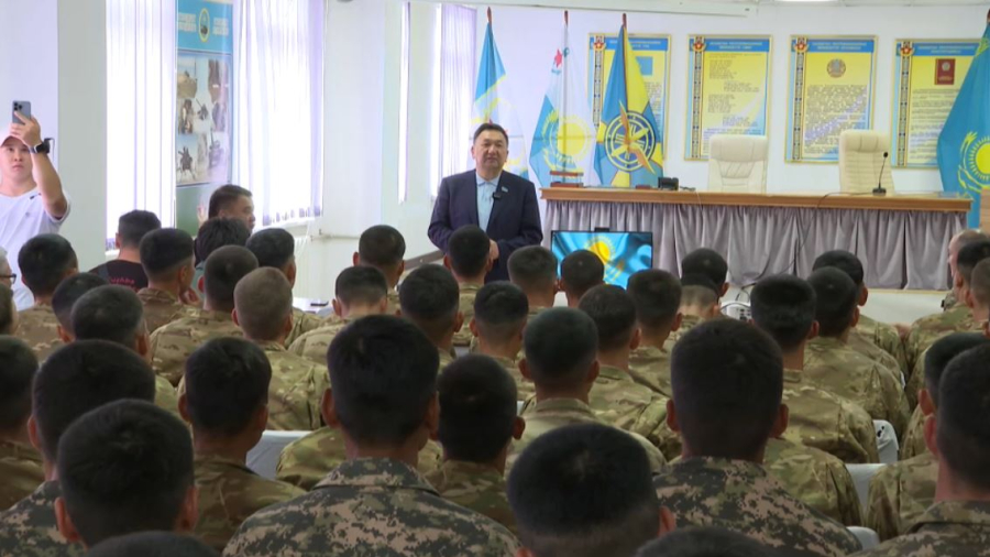 Сарбаздармен кездескен депутат әскери қызметтен кейінгі мүмкіндіктерді айтты