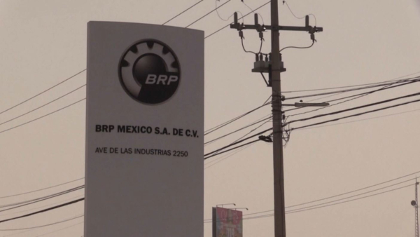 Трамп Мексика мен Канаданы баж салығынан уақытша босатты