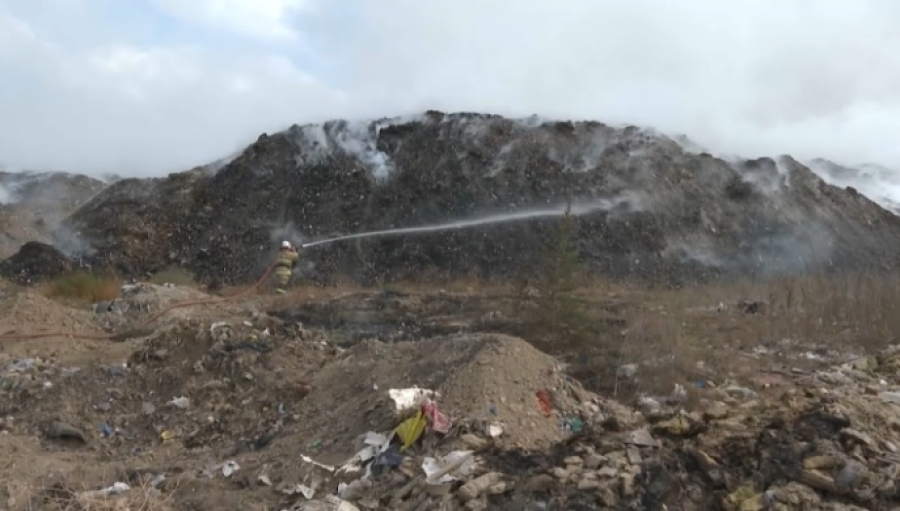 Уже четвертые сутки тушат пожар на полигоне ТБО
