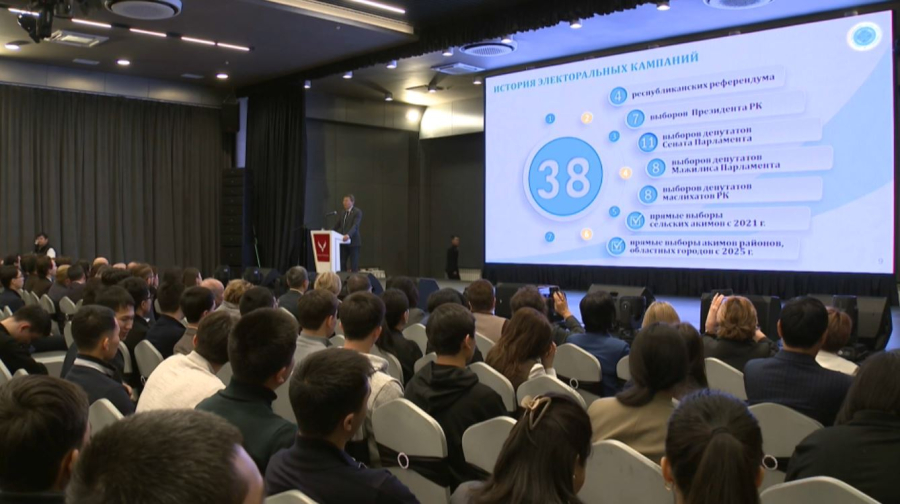 Орталық сайлау комиссиясының төрағасы жас сайлаушылармен кездесті