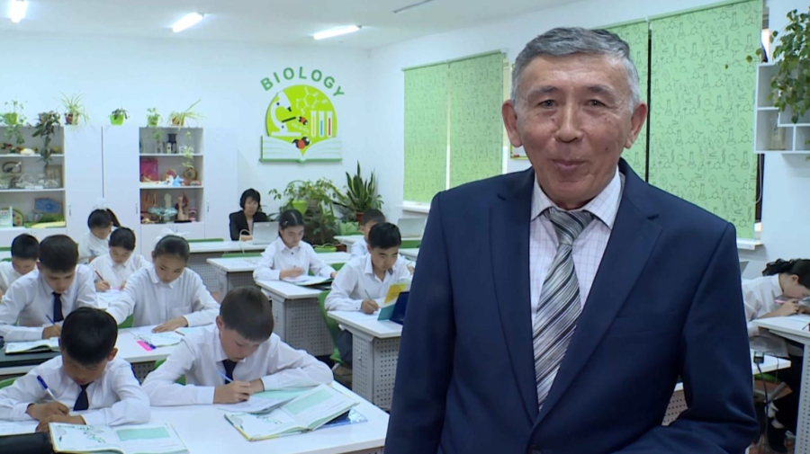 Талантливый сельский учитель математики стал звездой TikTok