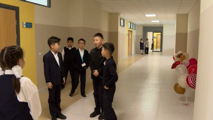 Защиту детей от травли и онлайн-угроз усилили в Казахстане