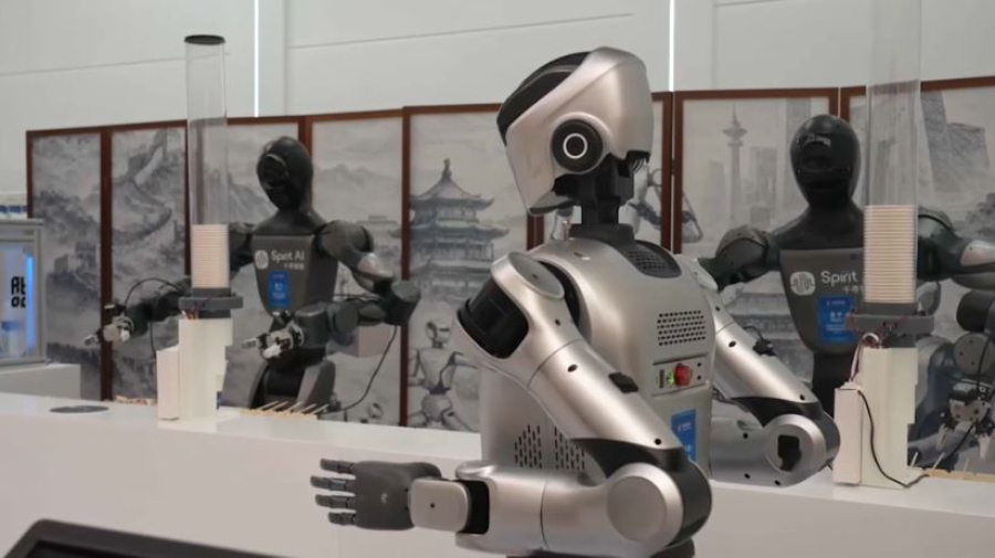 Роботизированное кафе представили в Китае