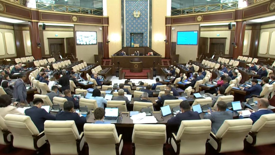 Мәжіліс үшінші сессияда 90 заң қабылдады