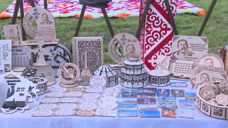 В Семее отмечают 180-летие Абая