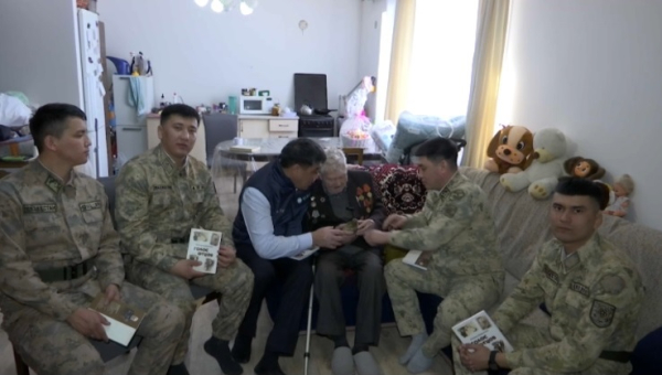 Акция к 80-летию Победы: члены партии Amanat навещают ветеранов войны
