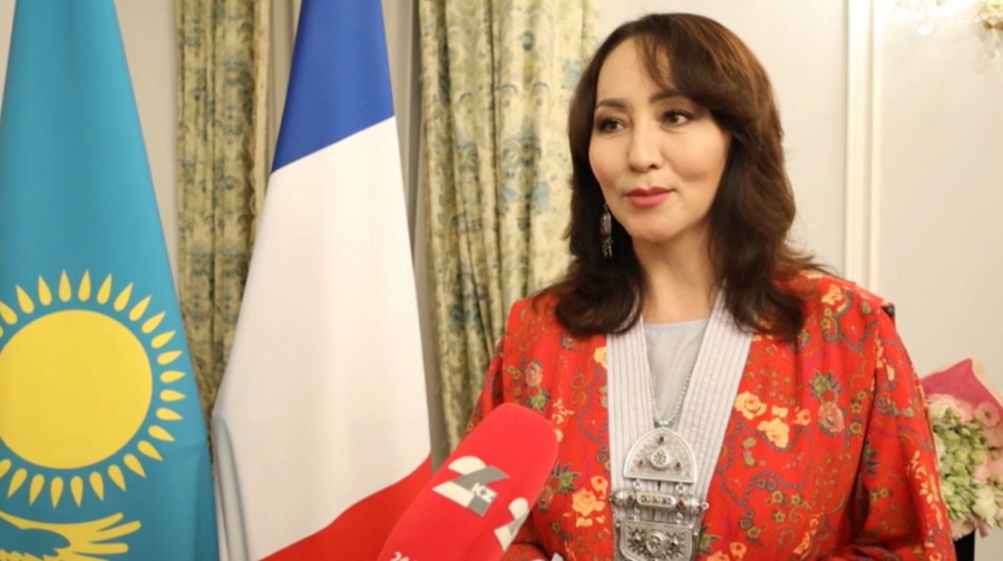 Концерт для соотечественников в Париже провела Айгуль Иманбаева